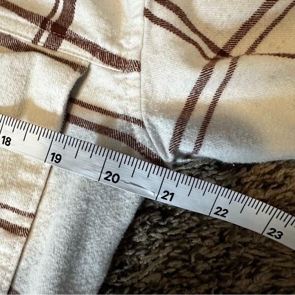 Universal thread women’s flannel shirt small cream brown‎ - Picture 7 of 8